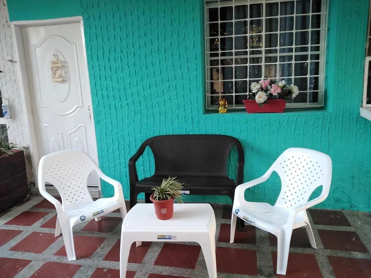 Hostel'S Hellen House Rodadero Sur Gaira Habitacion Familiar Para 5 Personas En Cama 5 Personas Santa Marta  Hotel Santa Marta (Magdalena)